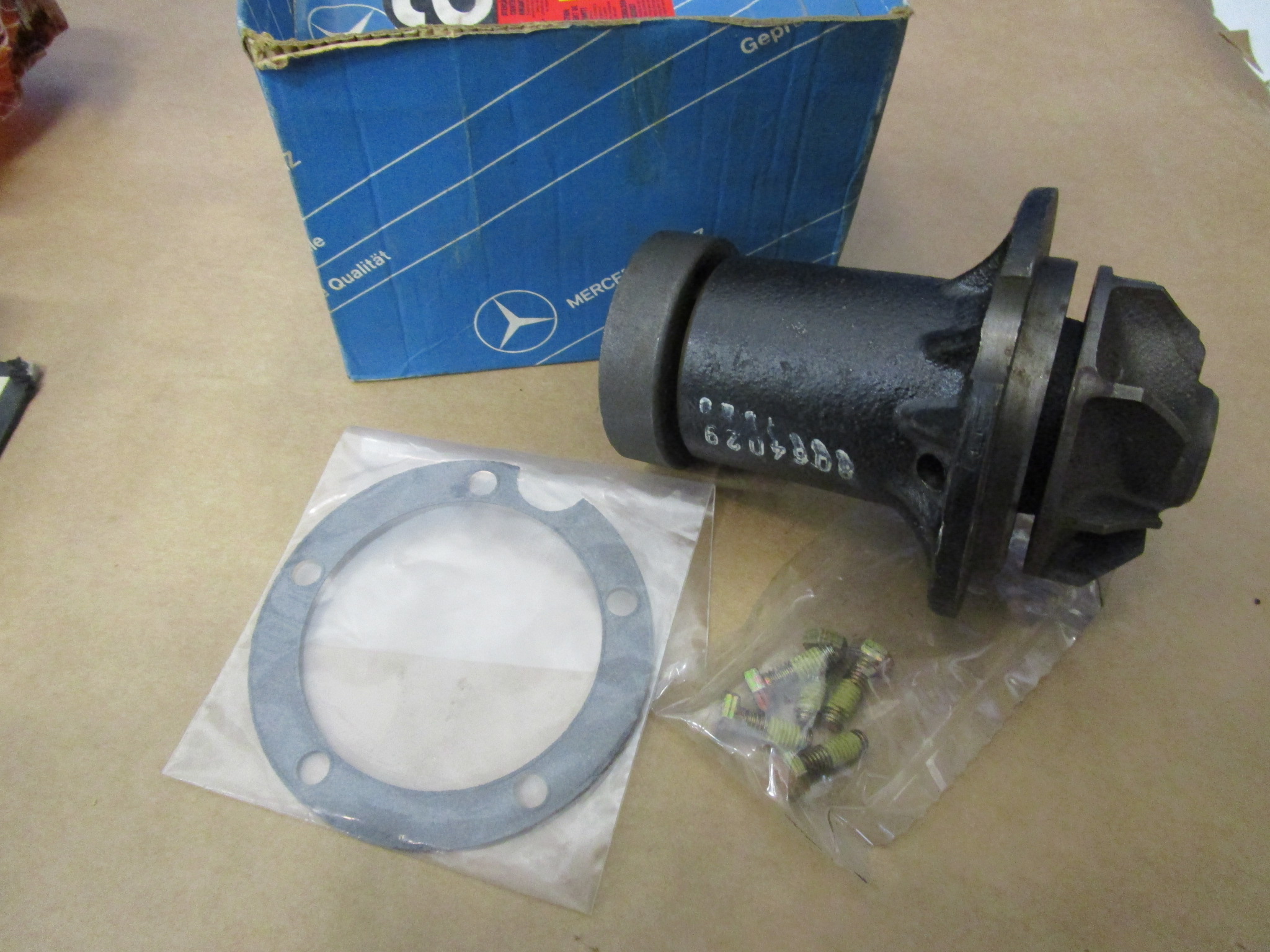 Vattenpump Mercedes Original W115,W123