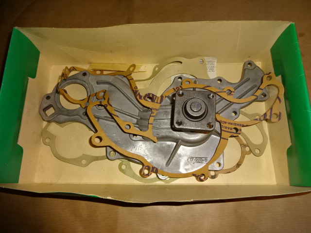 Vattenpump med packningar, Ford Taunus 2.3, 2.6, V6, 12.71 -77 ( ej Termofläkt ) Ford Capri , 2.0, 2.3, 2.6, V6, 11.71 -75 ( ej Termofläkt ) Ford Consul, 2.3, 2.6, 3.0, 1972-75 ( ej Termofläkt ) Ford Granada 2.3, 2.6, 1972-77 ( ej Termofläkt ) Ref.nr. Ford 5005193