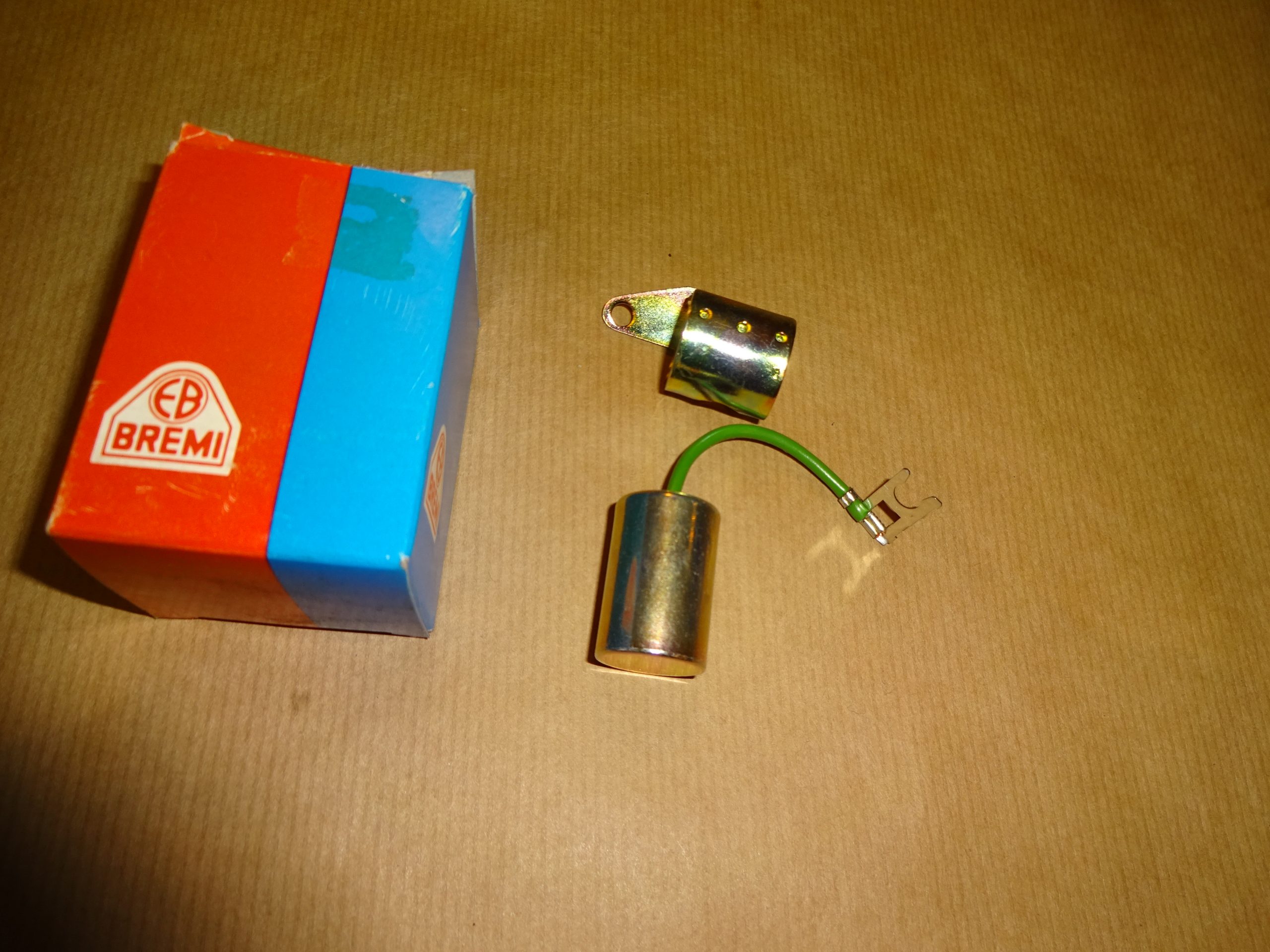 Kondensator med Ac Delco-system : Opel Kadett B, C, 1969- 79 Opel Commodore A, B, alla mod. 1969-78 Opel Rekord C, D, 1966-77 Opel GT 1100, 1900, alla modeller, 1968- 73 Opel Diplomat B, alla modeller, 1969- 78 Opel Ascona A, B, 1970- 81 Opel Manta A, B, GT/E, 1970- 81 Opel Admiral A, B, 2.8, alla modeller, 1969- 78 Opel Kadett B, C, D, alla modeller, 1969-81 Opel Olympia A, alla modeller, 1968- 70 Opel Kapitän B 2.8 H, S, alla modeller, 1966- 75 Volvo 340-serien, B14, 1979- 84 Bremi 3327 ref.nr. Delco CN 4047, DR 200, 3474501, 3474521 Opel 1212234 Volvo 3277856