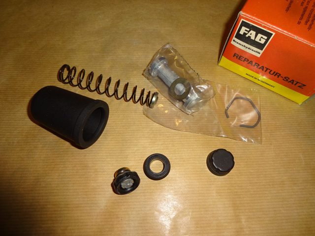 FAG Rep.sats Huvudbromscylinder Ford Taunus 17 M, 20 M, 17 M / 20 M kombi, 1965-67. Ej Servo. Ford 12 M, 12 M kombi, 15 M kombi ( P6 ), 12 MTS, 15 M, 15 MTS, 1966/ 67. Ej Servo. Daf 44, 1966-> upp Ø 17.46 Ref.nr. ATE 3.0370-0317.2 / ATE 03.0370-0317.2