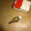 Temperaturgivare Volvo 140, B18, B20, 1966-74 Volvo 164, B30, 1969-74 Volvo 240, 2.0 lit. ( B200E ) 1988-> Volvo 240, 2.0i ( B200F ) 1988-> Volvo 240, 2.3i ( B230E, B230F ) 1988-> Volvo 240, 2.3I ( B230K ) 1988-90 Volvo 240, 2.0 ( B200K ) 1988-90 Volvo 240 diesel, 260 diesel, 1974-87 Volvo 260, 1988-89 Även 340, 360 Ref.nr. Volvo 460191